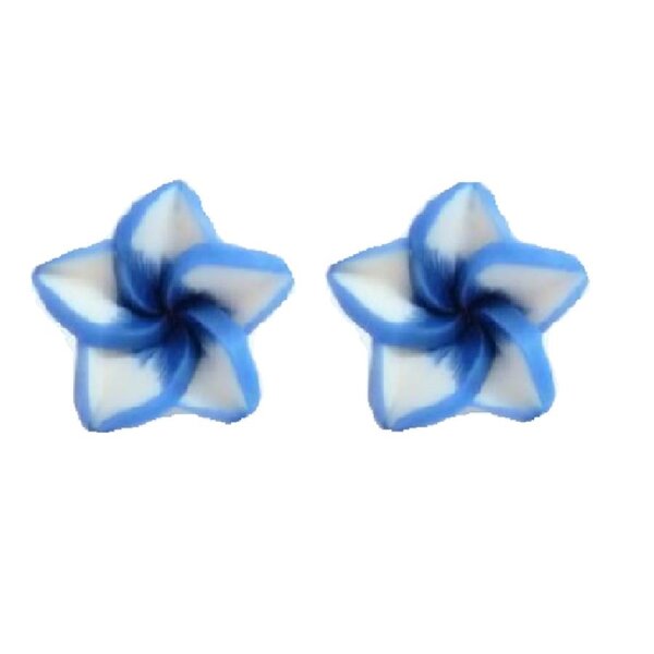 1 Paar FIMO Blten Ohrstecker blau wei blau  im weien Organza Beutel