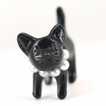 1 Fake Plug KATZE schwarz mit Perlenkette  im Schmuck Beutel